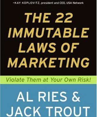 The 22 Immutable Laws of Marketing: Exposed and Explained by the World's Two (English Edition)